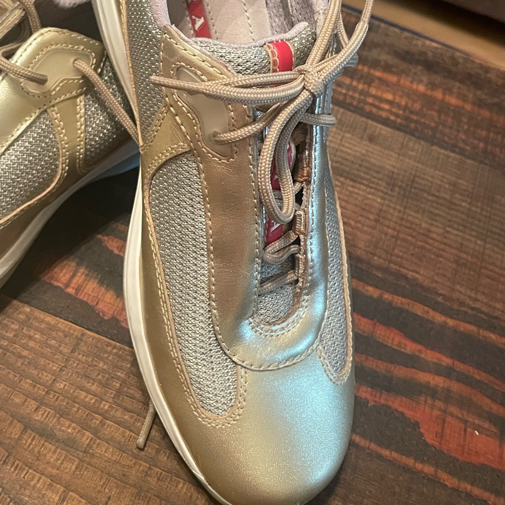 PRADA SNEAKERS SIZE 38 feels like 38,5-39.